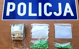Tabletki ecstasy i marihuana. Narkotyki znaleziono w mieszkaniu 20-latki z Olsztyna